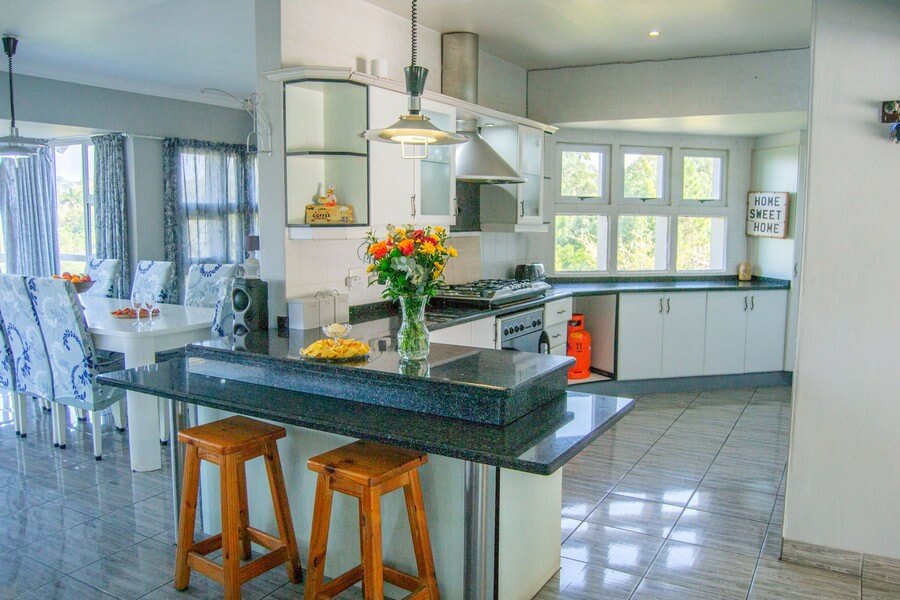 LookOut Ramsgate, Self-catering accommodation and holiday rental, Ramsgate, KZN - holiday home interior