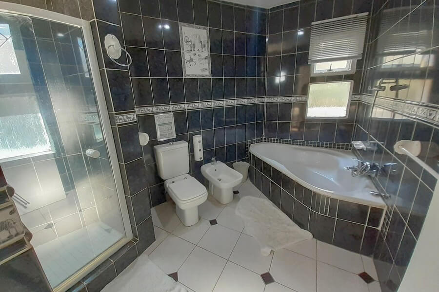 LookOut Ramsgate, Self-catering accommodation and holiday rental, Ramsgate, KZN - bathroom interior