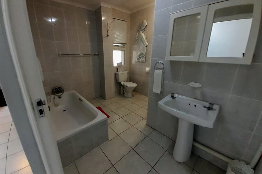 LookOut Ramsgate, Self-catering accommodation and holiday rental, Ramsgate, KZN - bathroom interior