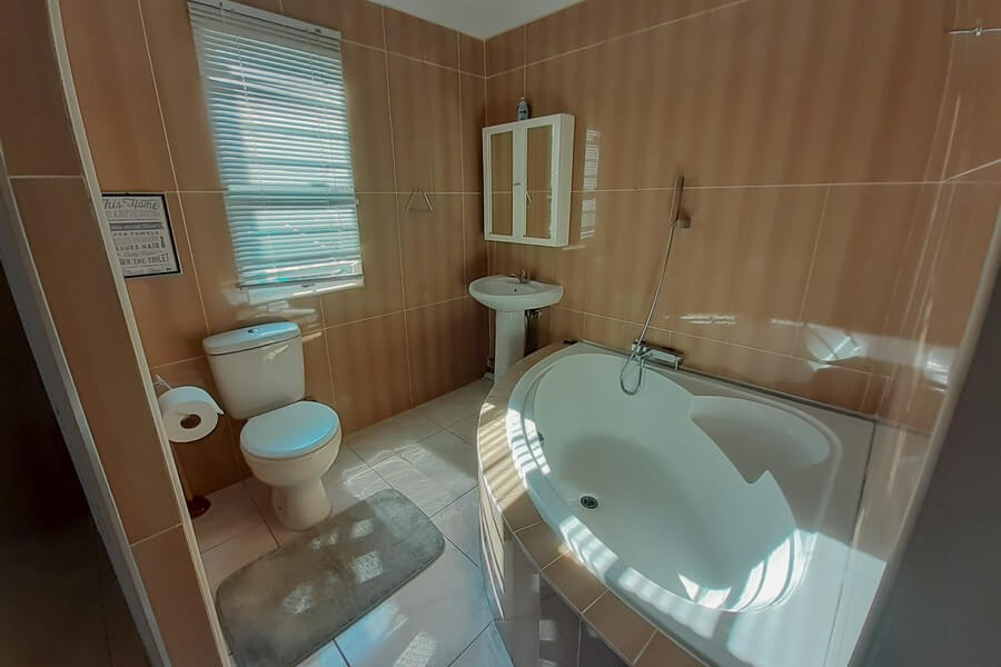 LookOut Ramsgate, Self-catering accommodation and holiday rental, Ramsgate, KZN - bathroom